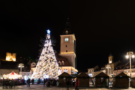 BRASOV, ROMANIA - DECEMBER 22, 2014:  Downtown Brasov City At Night With Christmas Tree Decorations. Brasov Is One Of The Main Touristic Cities Of Romania In The Carpathian Mountains.のeditorial素材