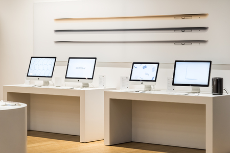 BUCHAREST, ROMANIA - JANUARY 23, 2015: Apple iMac Computers For Sale In Apple Store.のeditorial素材