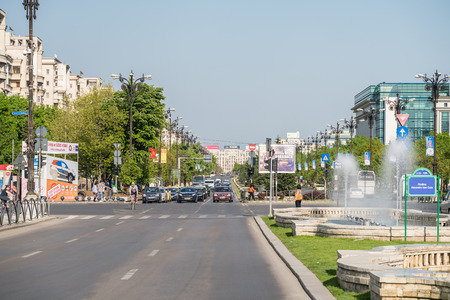 BUCHAREST ROMANIA  MAY 14 2015: Rush Hour In Union Square Piata Unirii Downtown Of Bucharest City.のeditorial素材