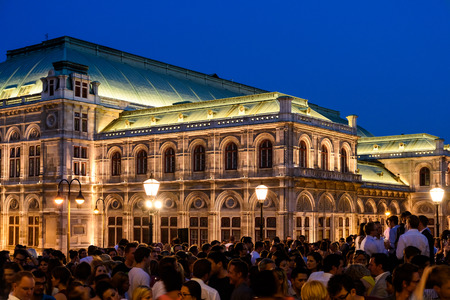 VIENNA, AUSTRIA - AUGUST 20, 2015: The Temporary Wednesday Club For Art Lovers And Friends Party At Albertina Museum In Vienna At Blue Hour.のeditorial素材