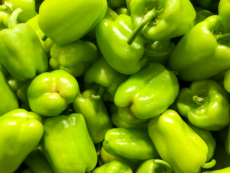 Green Capsicum In Vegetable Market Displayの写真素材