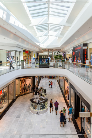 VIENNA, AUSTRIA - AUGUST 10, 2015: People Shop In Vienna Shopping City Luxury Mall.のeditorial素材