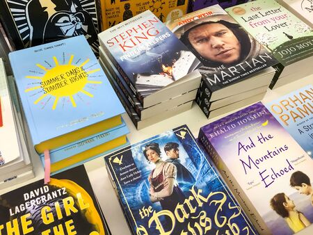 BUCHAREST, ROMANIA - SEPTEMBER 20, 2016: Latest English Famous Novels For Sale In Library Book Store.のeditorial素材