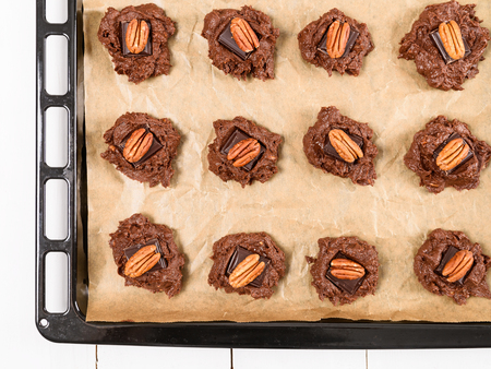 Setting Pecan Chocolate Cookies In Tray Before Cooking In Ovenの写真素材