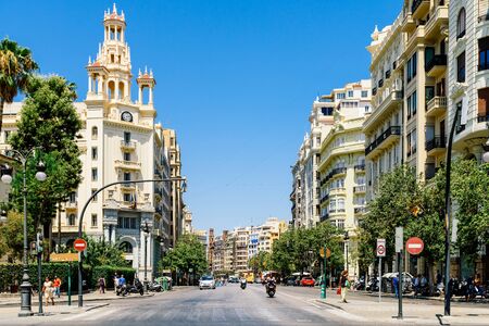 VALENCIA, SPAIN - AUGUST 02, 2016: Everyday Life In Busy Downtown Valencia City Of Spain.のeditorial素材