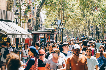 BARCELONA, SPAIN - AUGUST 04, 2016: Crowd Of People In Central Barcelona City On La Rambla Street.のeditorial素材
