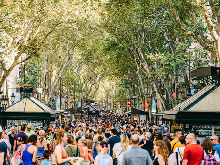 BARCELONA, SPAIN - AUGUST 04, 2016: Crowd Of People In Central Barcelona City On La Rambla Street.のeditorial素材
