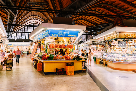 BARCELONA, SPAIN - AUGUST 05, 2016: Vendors Selling Market Products In Santa Catarina Mercado Of Barcelona City.のeditorial素材
