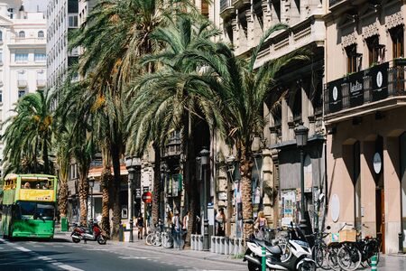 VALENCIA, SPAIN - AUGUST 06, 2016: Everyday Life In Busy Downtown Valencia City Of Spain.のeditorial素材