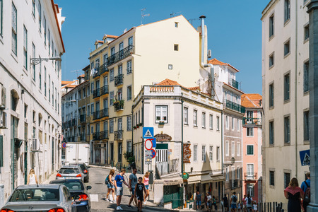 LISBON, PORTUGAL - AUGUST 11, 2017: People Walking Downtown Lisbon City In Portugalのeditorial素材