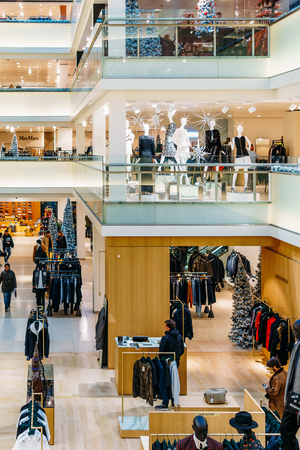 AMSTERDAM, NETHERLANDS - NOVEMBER 14, 2017: People Shopping For Fashion Products In Luxurious Mall Downtown Amsterdam Cityのeditorial素材