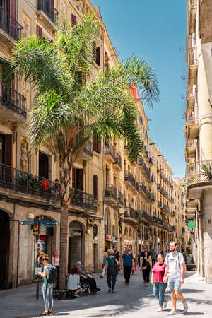BARCELONA, SPAIN - JUNE 04, 2019: People Visiting The Gothic Quarter Which Is The Historic Centre Of The Old City Of Barcelonaのeditorial素材