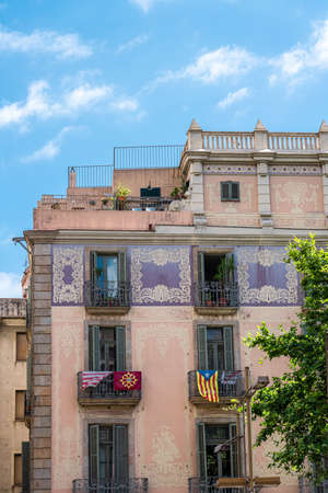 BARCELONA, SPAIN - JUNE 04, 2019: People and tourists enjoying everyday life in downtown Barcelona cityのeditorial素材