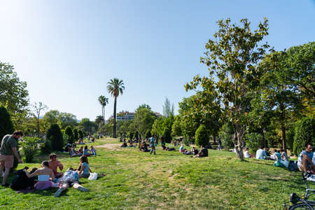 BARCELONA, SPAIN - JUNE 08, 2019: People Having Picnic And Relaxing On Summer Day In Parc de la Ciutadella Or Citadel Park In Barcelonaのeditorial素材