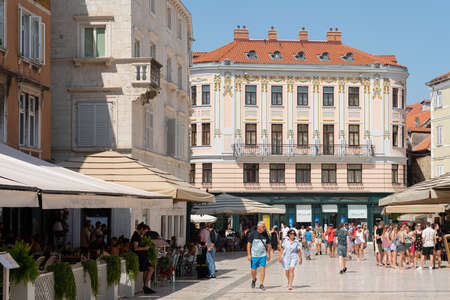 SPLIT, CROATIA - JULY 30, 2021: Busy Streets Of Downtown Old Center Of Split City, People On Some Of The Most Important Landmark Avenues And Streetsのeditorial素材