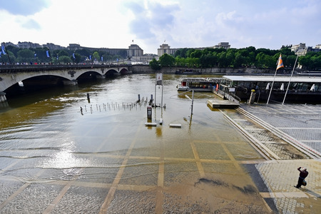 PARIS, FRANCE - JUNE 8: Seine level dropping to normal after 30-year high during a week of floods on June 8, 2016 in Paris.のeditorial素材