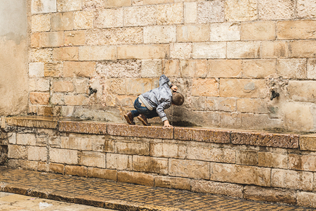 Child drinking from a water sourceの写真素材
