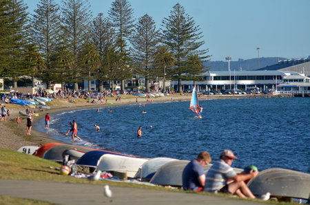 MOUNT MAUNGANUI, NZL - JAN 18 2015:Visitors in Mount Maunganui. It's a very popular travel destination in the Bay of Plenty, New Zealand.のeditorial素材