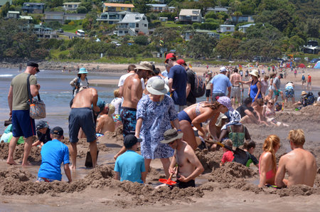 WHITIANGA, NZL - Jan 20 2015:Visitors making small hot water pools in Hot Water beach.it one of the most popular geothermal attractions in New Zealand, about 700,000 people visit the beach annually.のeditorial素材