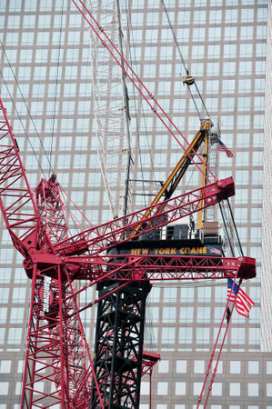 NEW YORK - OCTOBER 09: Crane builds the One World Trade Center site on October 09 2009 in Manhattan New Center, USA.のeditorial素材