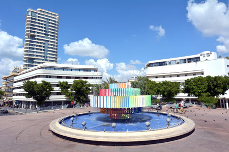 TEL AVIV, ISR - APR 11 2015:Visitors at Fire and Water Fountain in Tel Aviv, Israel. It's one of the most famous Tel Aviv landmark located in the center of the Dizengoff Square.のeditorial素材