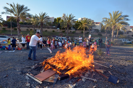 JERUSALEM - MAY 06 2015:Jewish people celebrate Lag BaOmer Jewish Holiday.It's the day on which Rabbi Shimon bar Yochai revealed the deepest secrets of kabbalah in the the Zohar (Book of Splendor)のeditorial素材