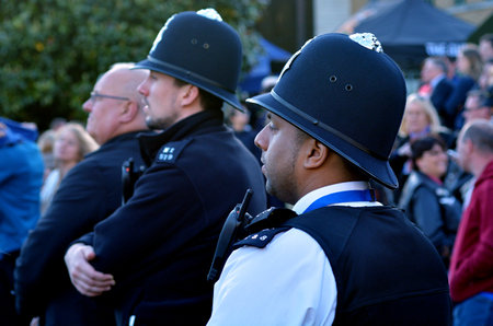 LONDON - MAY 12 2015:Metropolitan Police Service officers on guard duty.Since Jan 2015 Police across Britain have been put on high alert and warned that they may be targeted in terror attacksのeditorial素材