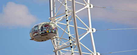 LONDON - MAY 12 2015:Visitors in a ovoidal capsule of London Eye in London, UK. Supermodel Kate Moss has been on the London Eye 25 times Ð the record for a UK celebrityのeditorial素材