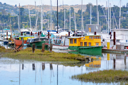 SAN FRANCISCO - MAY 21 2015:Colorful houseboats in Sausalito California.Sausalito houseboat community consists of more than 400 houseboats of various shapes, sizes and values at the north end of town.のeditorial素材