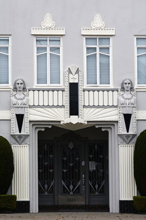 SAN FRANCISCO, USA - MAY 19 2015:Art deco building in San Francisco, CA.San Francisco have a great selection of preserved art deco buildings around the city.のeditorial素材