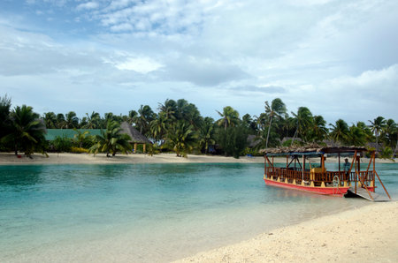 AITUTAKI - SEP 20: The ferry to Aitutaki Lagoon Resort and Spa on Sep 20 2013.It's the only Cook Islands resort to be located on its own private island.のeditorial素材