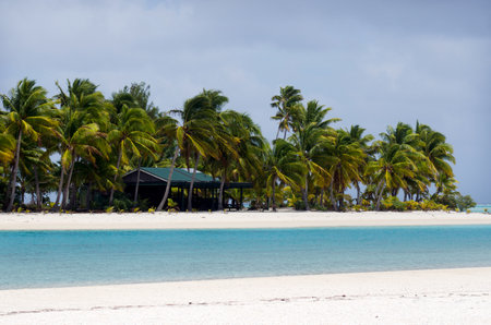 AITUTAKI - SEP 17:The post office building on One Foot Island on Sep 17 2013 in Aitutaki Lagoon Cook Islands. It's the most remote post office in the world.のeditorial素材
