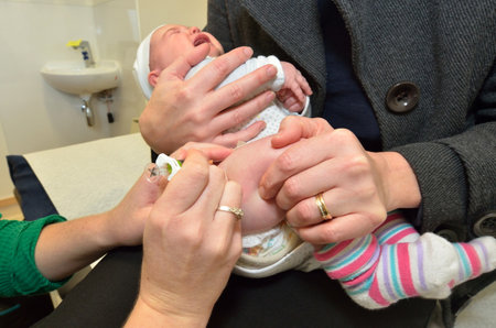 AUCKLAND - SEP 15 2014:Newborn baby vaccination (Naomi Ben Ari age 0). By two years of age, U.S. children receive as many as 24 vaccine injections.のeditorial素材