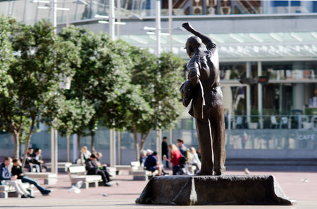 AUCKLAND - MAY 27:Statue of Sir Dove-Myer Robinson in Aotea Square on May 27 2013.The square was redesigned to make it appropriate for use by crowds of up to 20,000 people.のeditorial素材