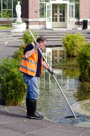 AUCKLAND, NZ - MAY 29:Swimming pool service technician on May 29 2013.there are about 15,000,000 residential pools and spas in the United Statesのeditorial素材