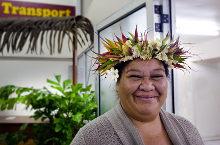 RAROTONGA - SEP 21:Exotic flowers top bouquet on Cook Islanders woman hair on Sep 21 2013.The Cook Islands' main population centres are on the island of Rarotonga 14,153 in 2006のeditorial素材