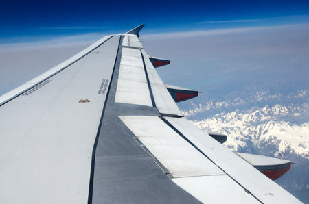 QUEENSTOWN, NZ - JAN 18:View of the Southern Alps from a commercial plane on Jan 18 2014.The mountain range located on South Island, of New Zealand and It's the highest range in Australasia.のeditorial素材
