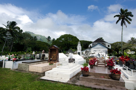 RAROTONGA - SEP 16:CICC church cemetery on Sep 16 2013.94% of Cook Islanders associated themselves with a faith.The Cook Islands Christian Church (CICC) dominant with 49% (7,356) members.のeditorial素材