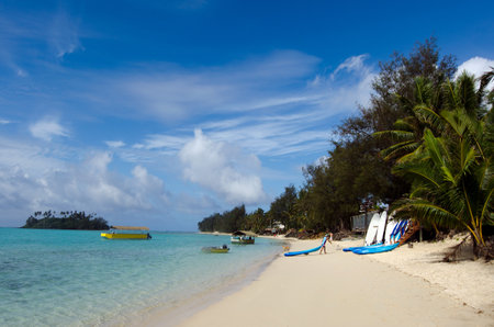 RAROTONGA - SEP 17:General view of Muri lagoon on Sep 17 2013.It's one of the main tourist attraction in Rarotonga, Cook Islands.のeditorial素材