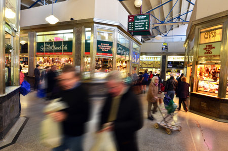 MELBOURNE, AUS - APR 12 2014: Shoppers at Queen Victoria Market. It is a major landmark and the largest open air market in the Southern Hemisphere.のeditorial素材