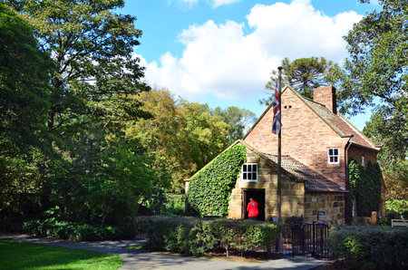 MELBOURNE, AUS - APR 14 2014:Visitors at Captain Cooks Cottage.It's a popular tourist attraction located in the Fitzroy Gardens, Melbourne, Australia.のeditorial素材