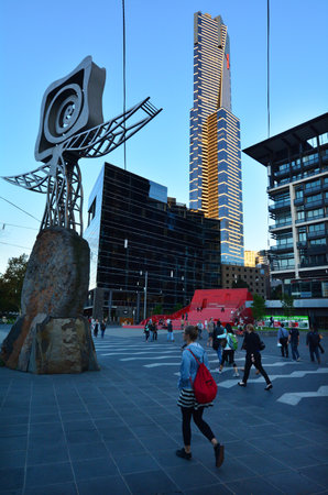 MELBOURNE - APR 14 2014:Pedestrians under the Eureka Tower,It is currently the 98th tallest building in the world.のeditorial素材