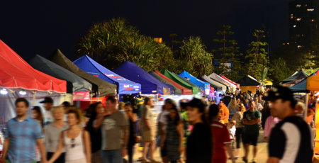 SURFERS PARADISE AUS - OCT 29 2014:Visitors in Surfers Paradise Beachfront Markets.It's the largest Night Market in Gold Coast Queensland, Australia.It feature a variety of local tourism products.のeditorial素材