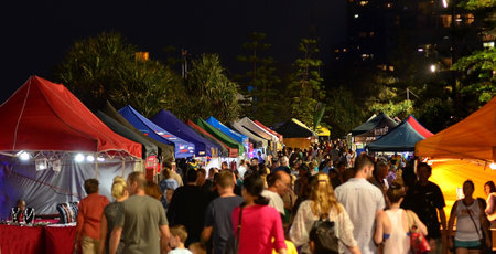 SURFERS PARADISE AUS - OCT 29 2014:Visitors in Surfers Paradise Beachfront Markets.It's the largest Night Market in Gold Coast Queensland, Australia.It feature a variety of local tourism products.のeditorial素材