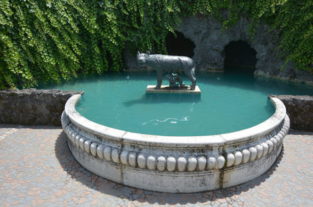 HAMILTON, NZL - JAN 10 2015:Capitoline Wolf in Hamilton Gardens.Its one of the most popular visitor attraction in New Zealand attracting more than 1 million people and holding over 2,000 events each year.のeditorial素材