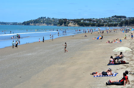 OREWA, NZ - JAN 05: Visitors on Orewa beach on Jan 05 2015.It's a popular holiday destination and one of the most expensive areas in which to buy a house in New Zealand.のeditorial素材