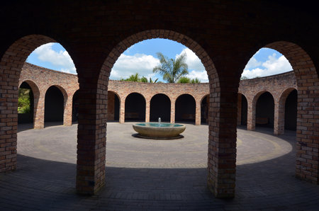 HAMILTON, NZL - JAN 10 2015:Arches in Hamilton Gardens.Its one of the most popular visitor attraction in New Zealand attracting more than 1 million people and holding over 2,000 events each year.のeditorial素材