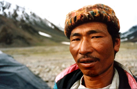 LADAK - OCT 25: Mongolian man in the Himalayan Mountain pass on October 25 2006 in North India.Mongolia is the worlds fastest growing economy, yet least densely-populated country.のeditorial素材
