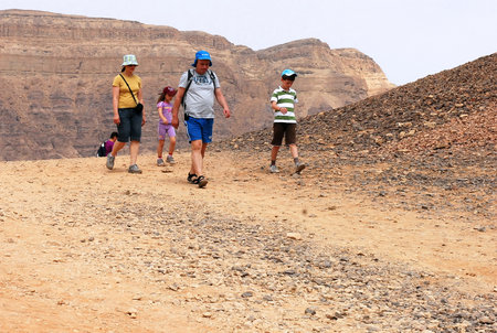 TIMNA, ISR - OCT 15:Visitors in Timna Park on October 15 2008.It's the worlds first copper production center founded my the Egyptian in the in Timna valley over 5000 years ago.のeditorial素材