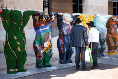 JERUSALEM - AUG 18:United Buddy Bears on August 18 2007.It's an international art exhibition with more than 140 bears represented the UN countries, promoting tolerance and living in peace and harmony.のeditorial素材